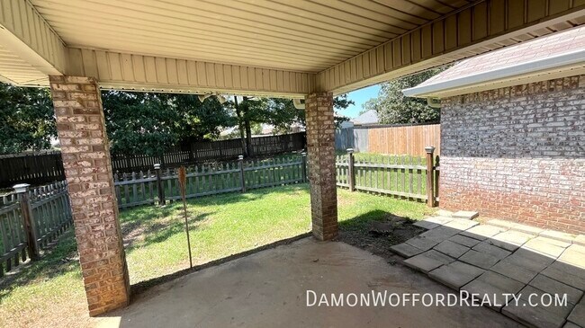 Foto del edificio - 147 Live Oaks Blvd