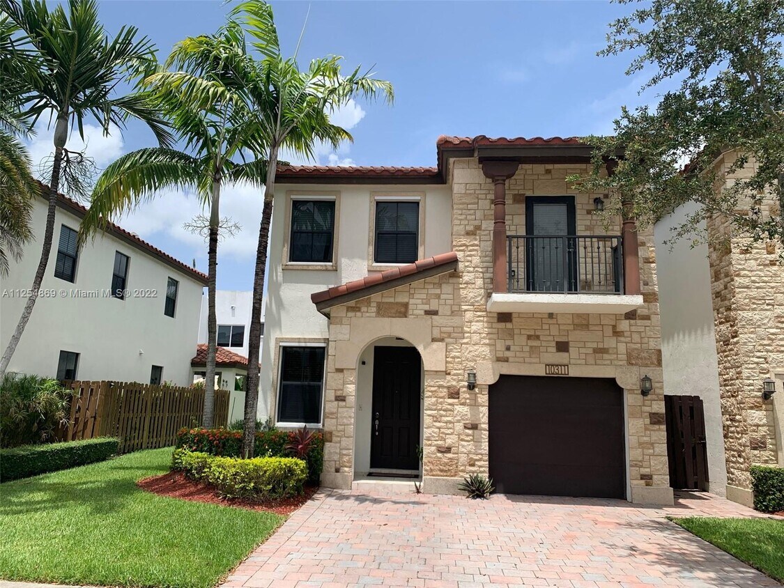 10311 NW 70th Ln, Doral, FL 33178 Townhome Rentals in Doral FL
