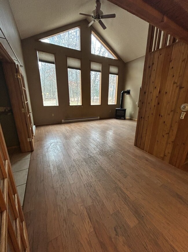 Building Photo - 2+ bedrooms, 2 bathrooms. 2,000 sq ft home...