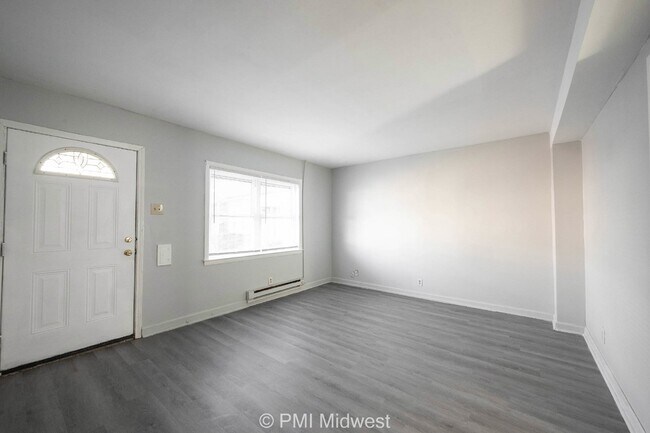 Photo - 3725 N Sherman Dr Apartment