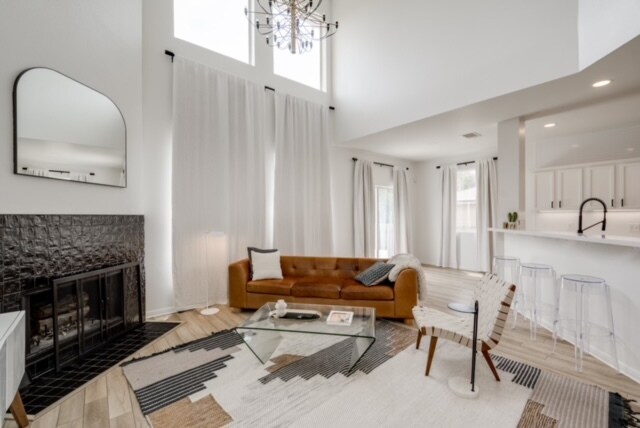Foto del edificio - 4709 Lake George Ln