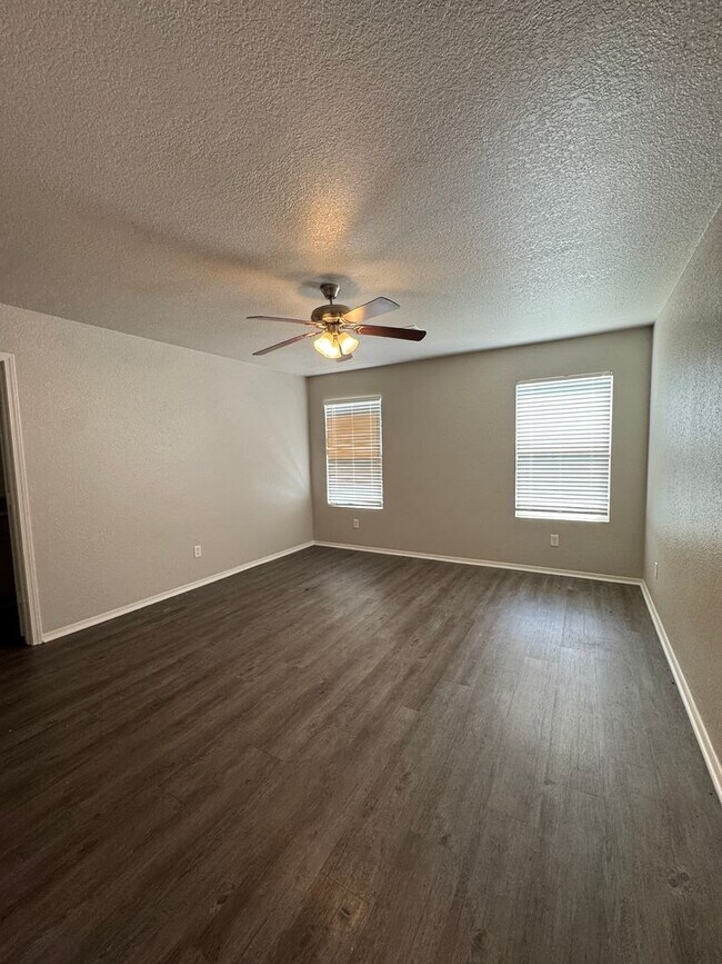 Foto del edificio - 3710 Keeneland Dr