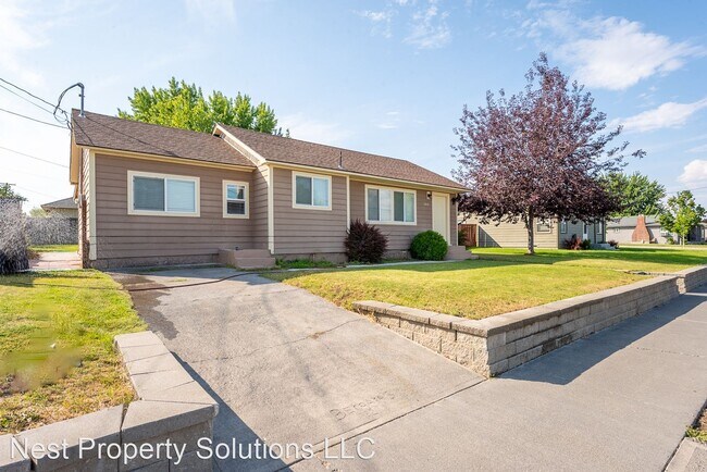 Building Photo - 3 br, 1 bath House - 3010 W Lakeside Dr.