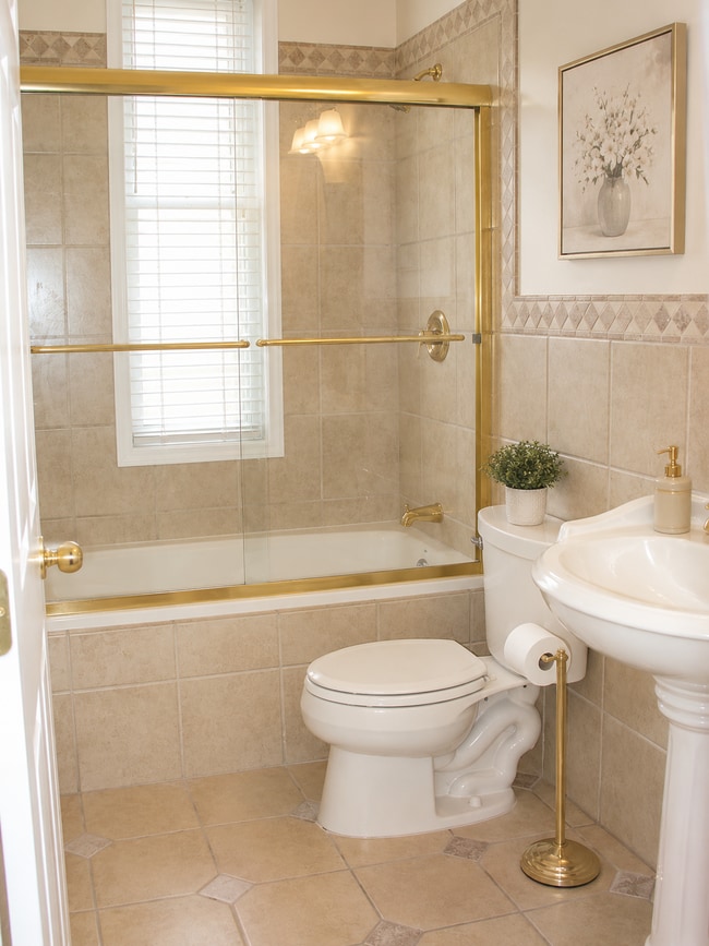 Bathroom - 2024 N Charles St