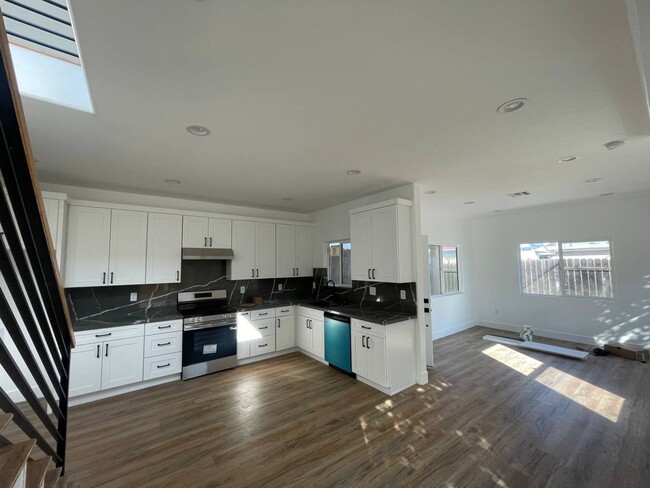 Photo - 540 W Elm Ave House