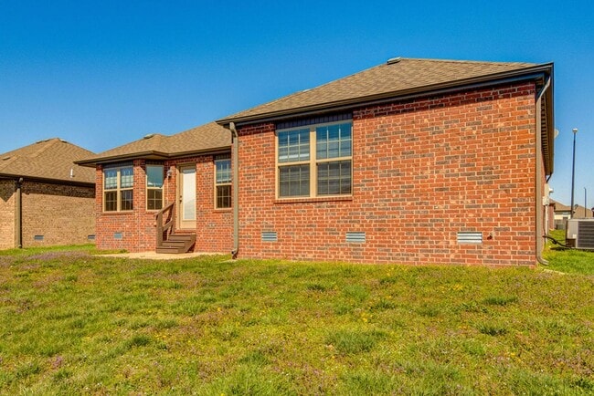 Building Photo - Beautiful all brick 3 bed 2 bath house in ...