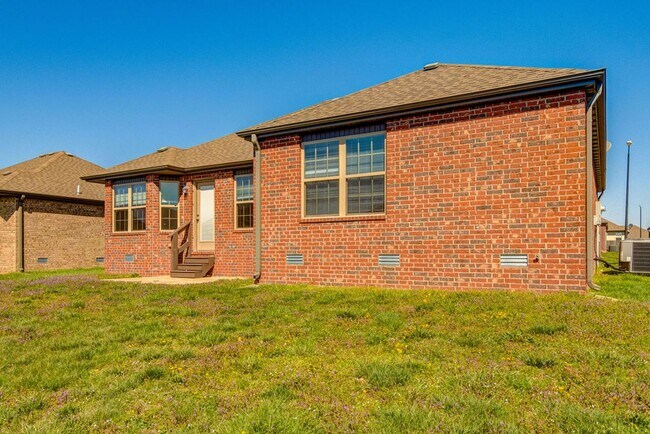 Foto del edificio - Beautiful all brick 3 bed 2 bath house in ...