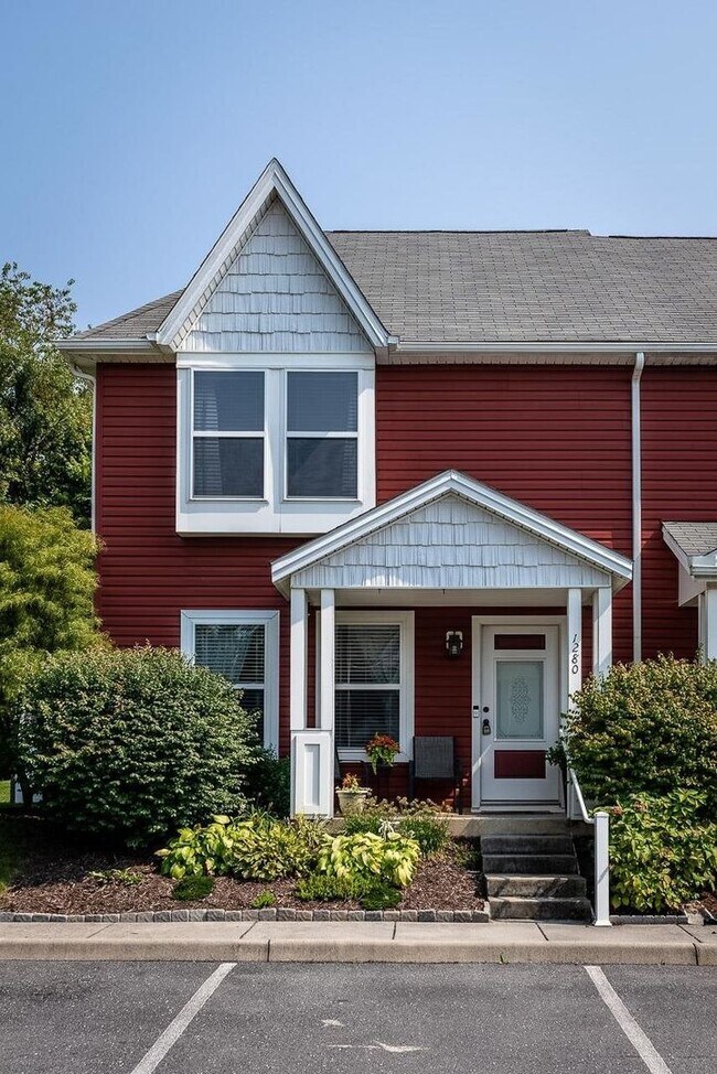Building Photo - Updated 3 Bedroom 2.5Bath Townhouse in Harrisonburg