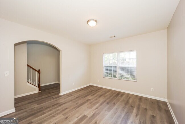Building Photo - 5011 Upper Elm St