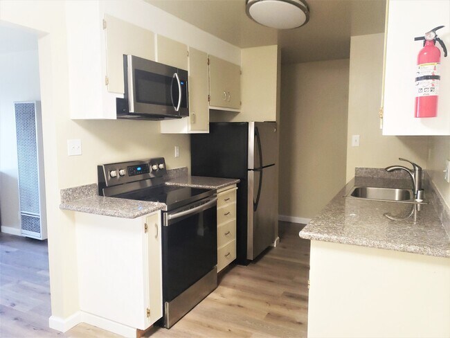 Building Photo - 1221 Brighton Avenue, Unit 7