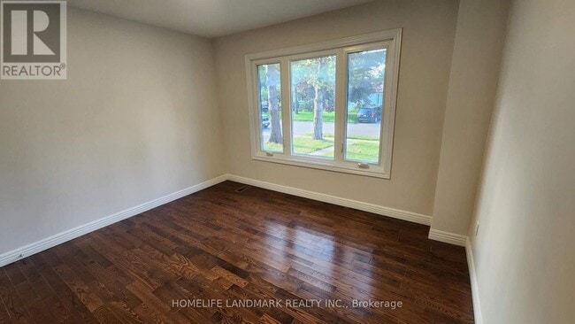 Building Photo - 42 Cartier Crescent