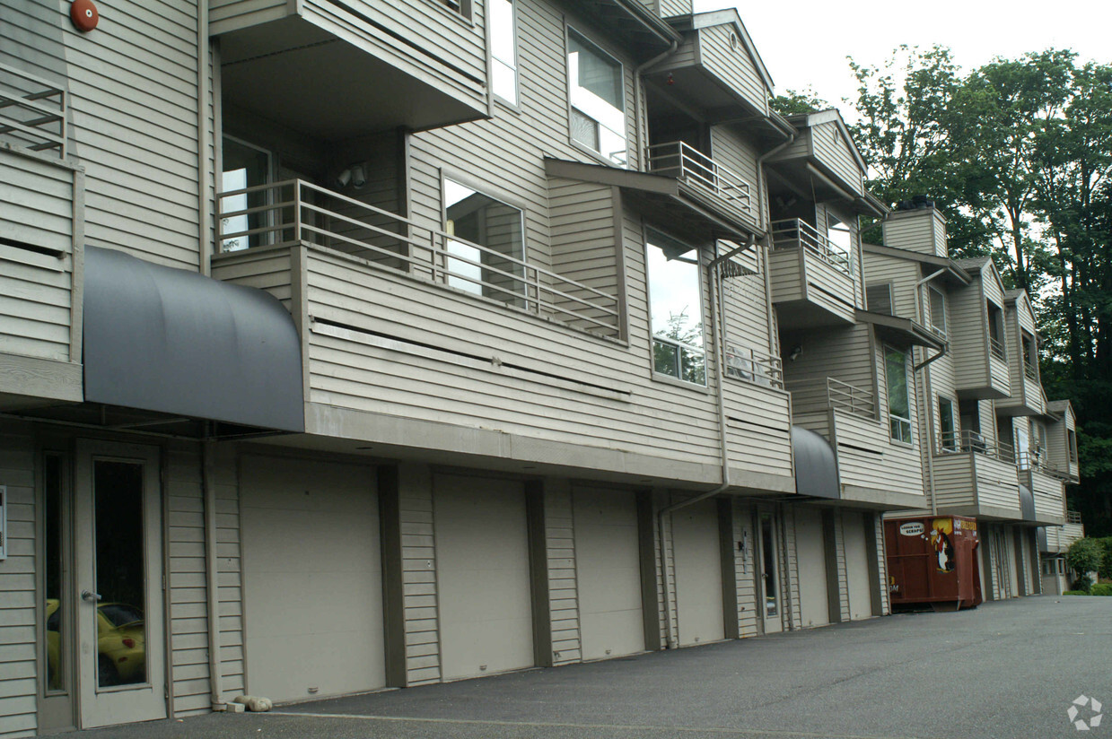 Building Photo - Newport On The Park