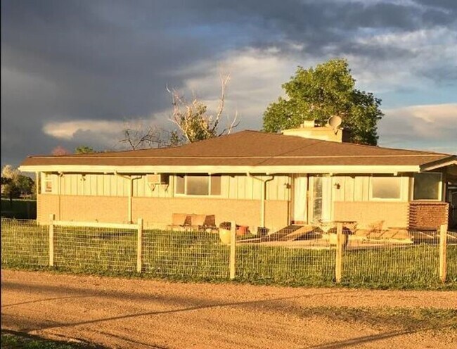 Building Photo - Fully-furnished and equipped home on a pri...
