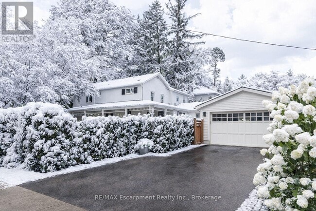 Building Photo - 212 King St