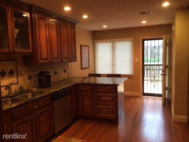 Foto del edificio - 1221 S Church St