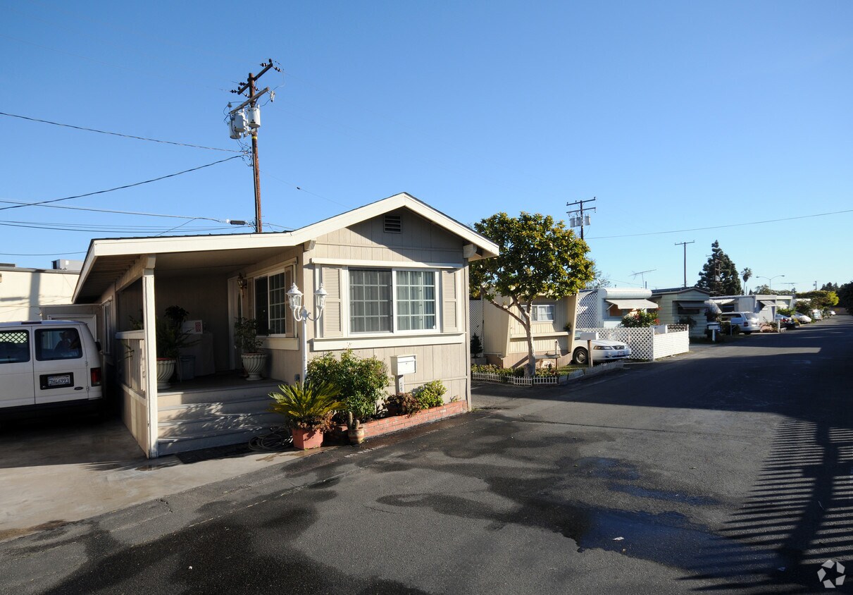 Building Photo - 1224 S Beach Blvd
