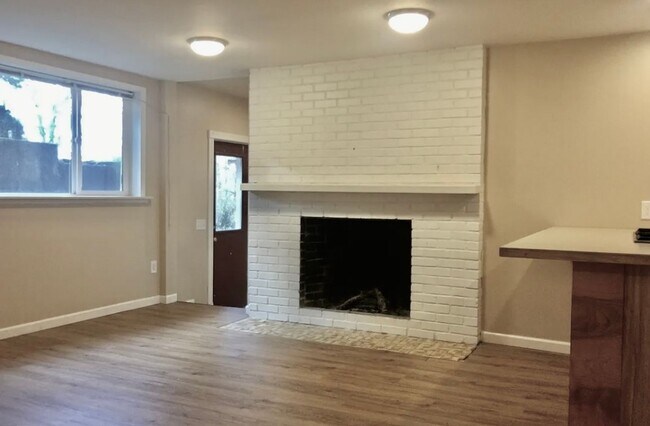 Photo - 9938 SW Terwilliger Blvd Apartment