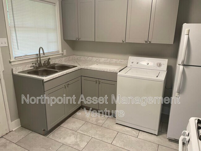 Foto del edificio - 1026 Linwood Rd