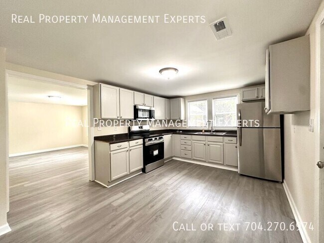 Foto del edificio - 3045 Reid Ave