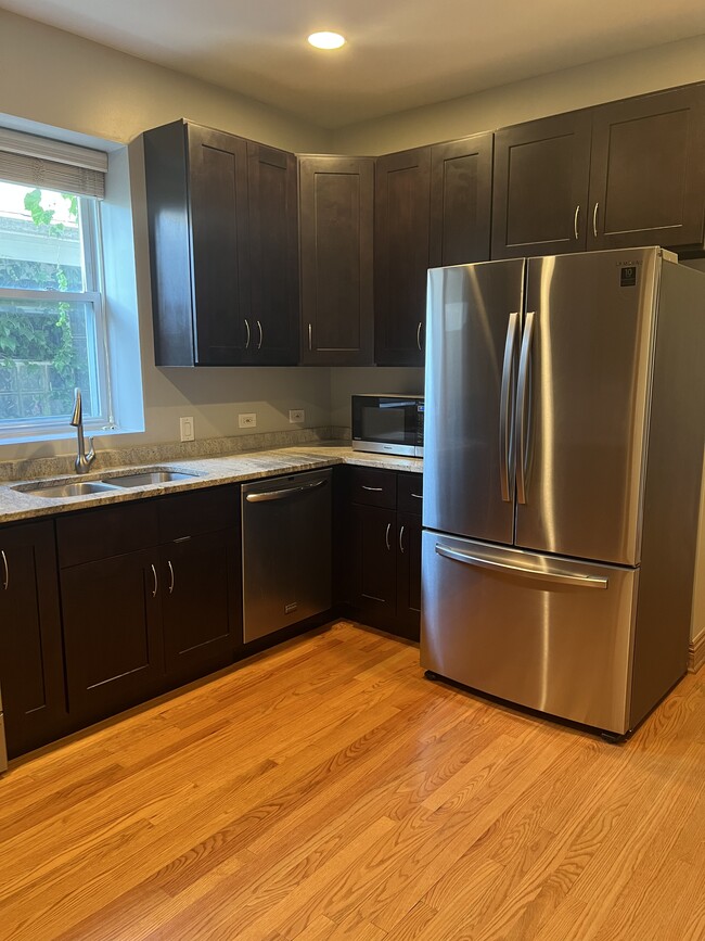 Kitchen - 3020 N Sawyer Ave