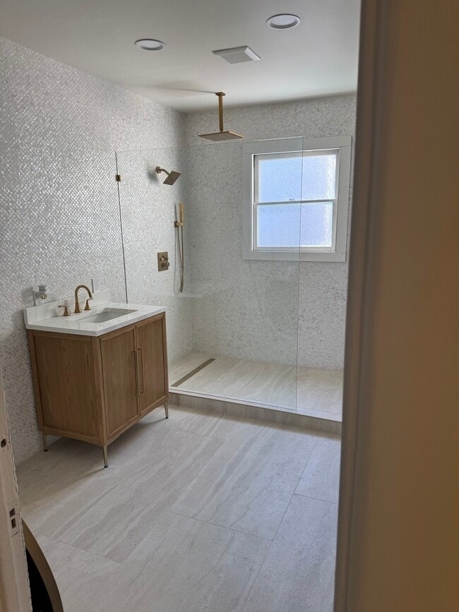 Building Photo - 1870 Fourth Ave