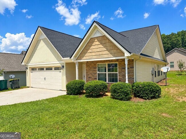 Foto del edificio - 561 Highland Pointe Dr
