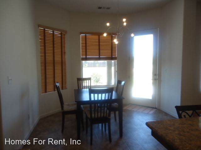 Foto del edificio - 4 br, 2.5 bath House - 468 W. Melinda Ave