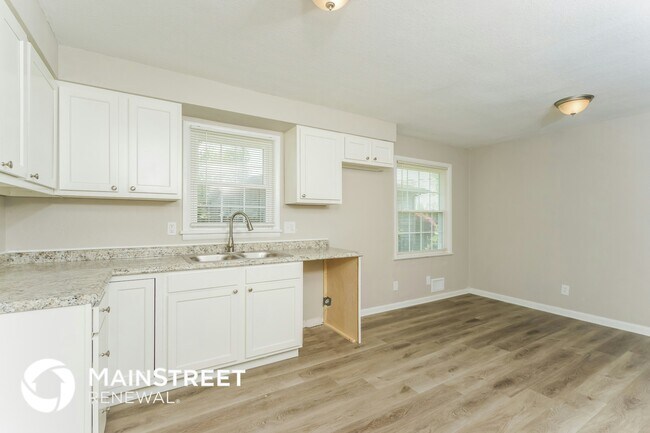 Foto del edificio - 6102 Jessamine Ln
