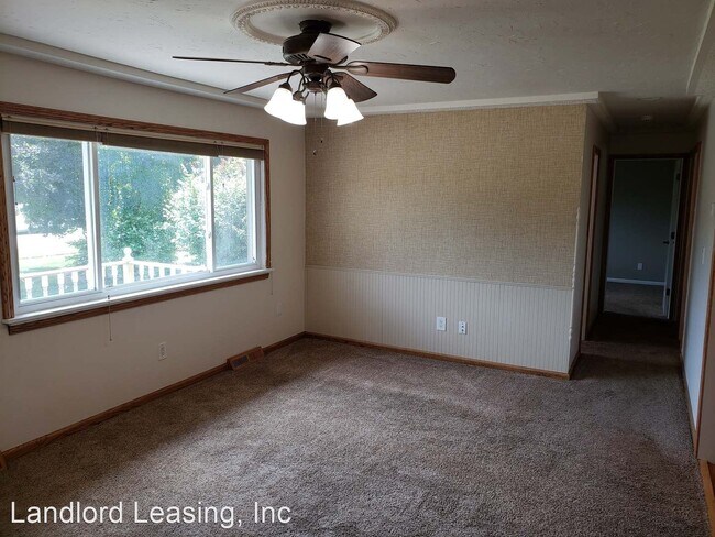 Building Photo - 3 br, 1.5 bath House - 934 Oliver Street