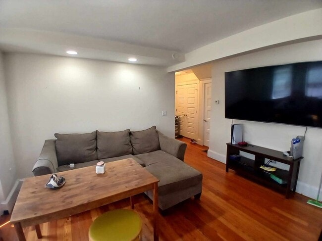 Building Photo - 23 W Sorrento St