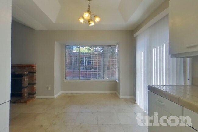 Foto del edificio - 3613 Bellflower Dr