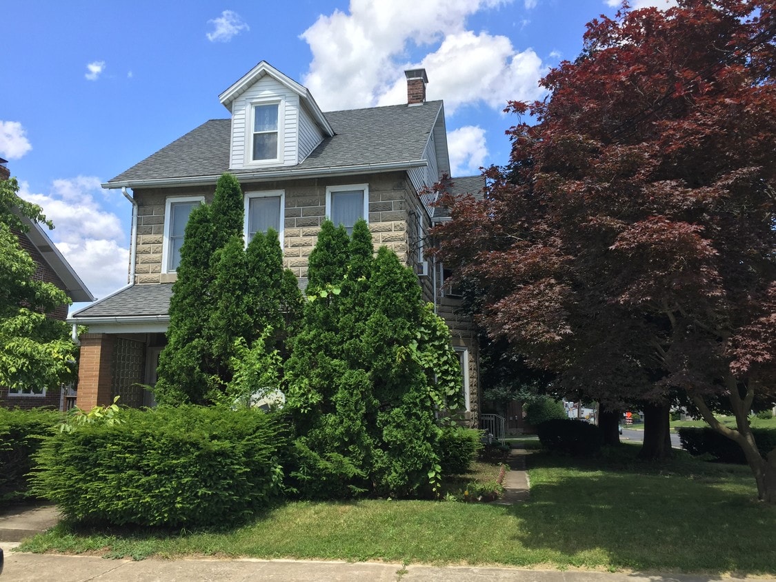 103 N 6th St, Coplay, PA 18037 Apartments in Coplay, PA