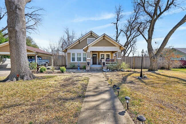 Foto del edificio - 212 N Grand Ave