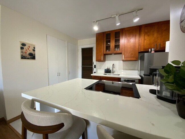 Foto del edificio - FULLY FURNISHED 1 BEDROOM/1 BATH IN HONOLULU