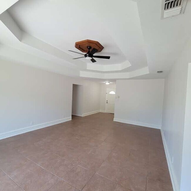 Foto del edificio - 581 Geraldine Ln