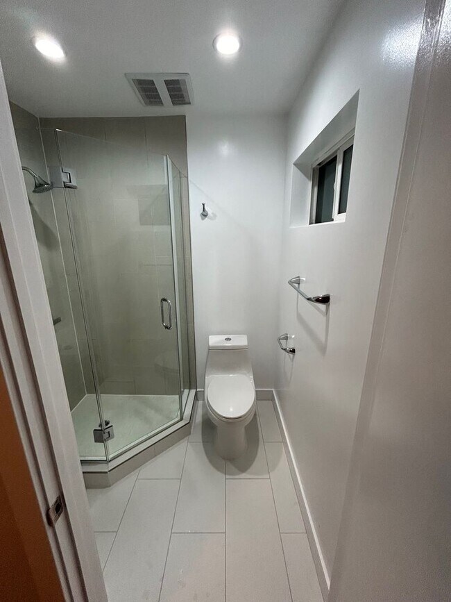 Building Photo - 2127