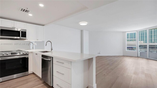 Building Photo - 555 NE 34th St