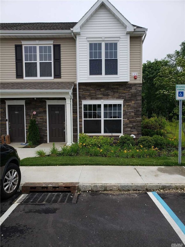 Primary Photo - 725 Eastview Dr