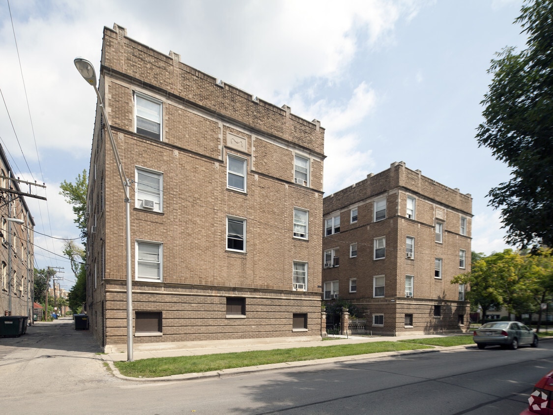 4902 N Christiana Avenue - 4902 N Christiana Ave