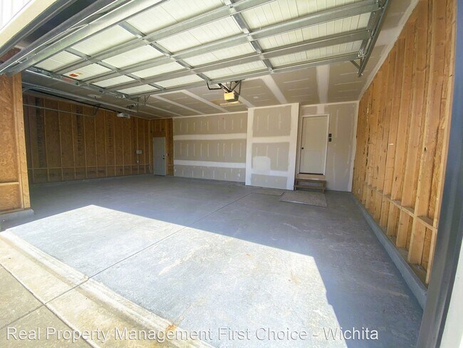 Building Photo - 5 br, 3 bath House - 810 S. Hedgewood St.