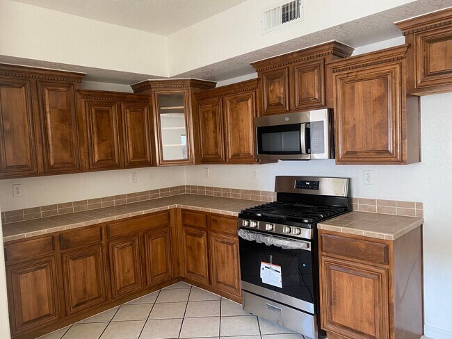 Building Photo - COMING SOON! Beautiful Home in a Great Neighborhood