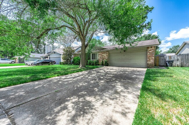 Building Photo - 17035 Seven Pines Dr