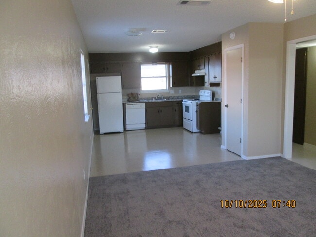 Building Photo - 2025 Brandi Ln
