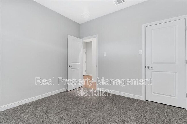 Foto del edificio - 212 Roundstone Rd