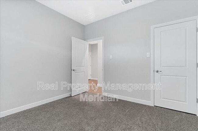 Photo - 212 Roundstone Rd House