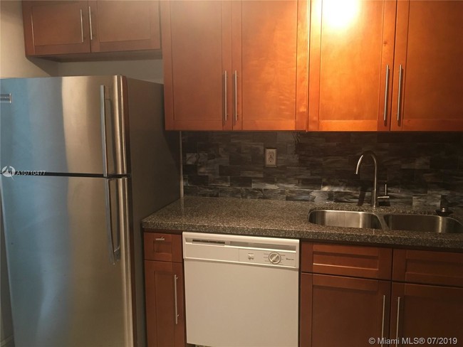 Foto del edificio - 6701 NW 169th St