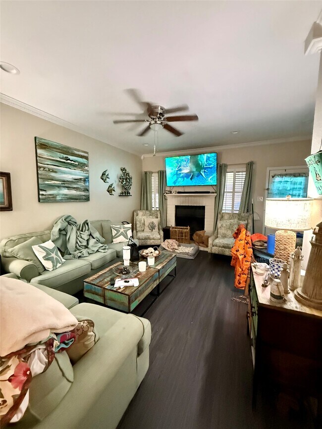 Foto del edificio - 12550 Piping Rock Dr