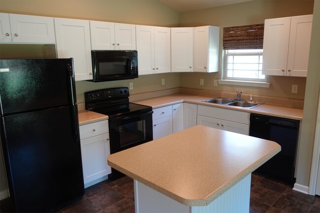 Foto del edificio - 166 McConnell Rd