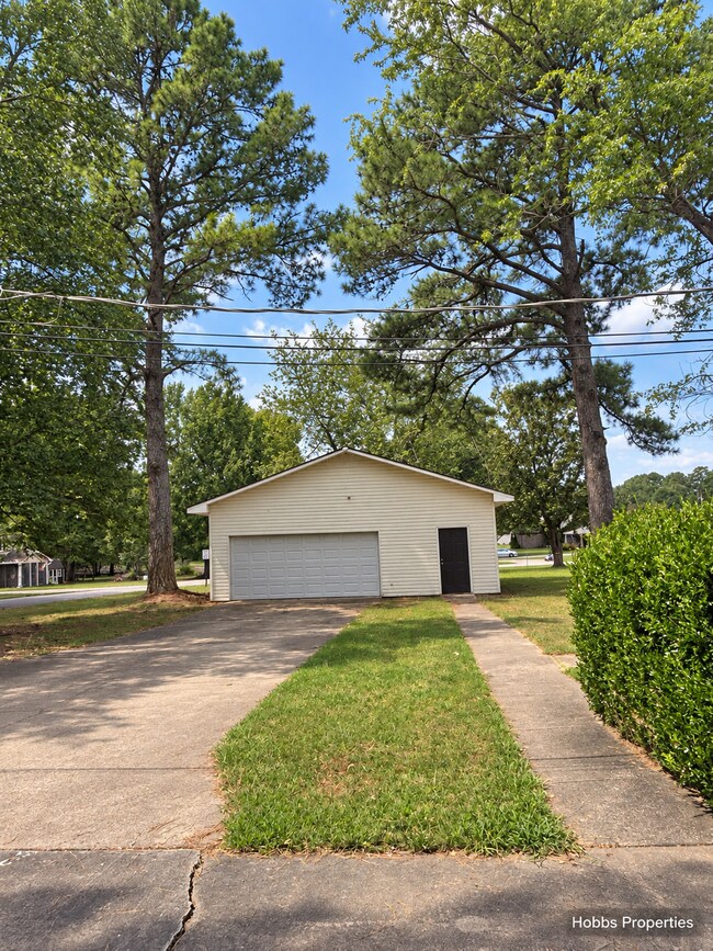 Building Photo - 26530 McLemore Cir