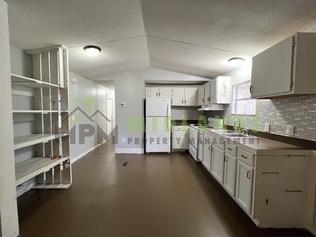 Building Photo - 240 Rister Rd